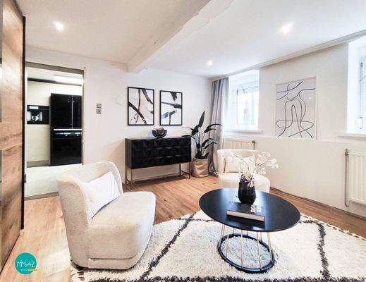 Wohnzimmer mit Blick in Küche