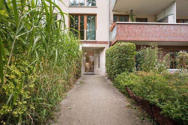 begrünter Eingangsbereich