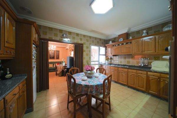 Küche mit Essbereich