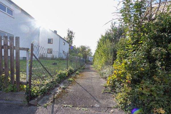 Fußweg zur zweiten Garageht