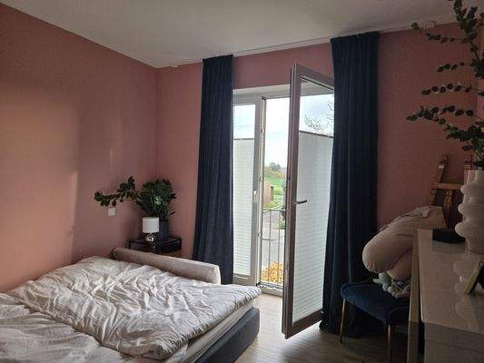 Schlafzimmer mit Balkon