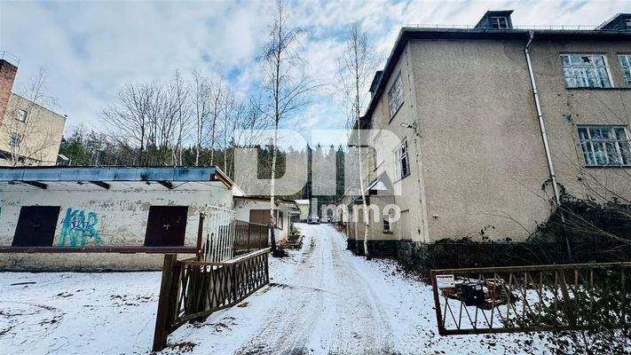 Hauptzufahrt Areal Empfangshaus / Rampe