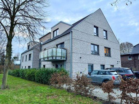 Haus mit Stellplätzen