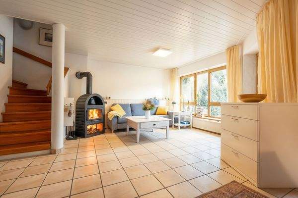 Wohnzimmer - Feuer KI generiert