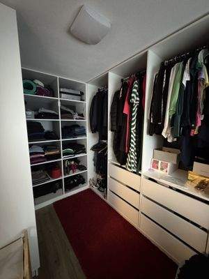 Begehbarer Kleiderschrank 