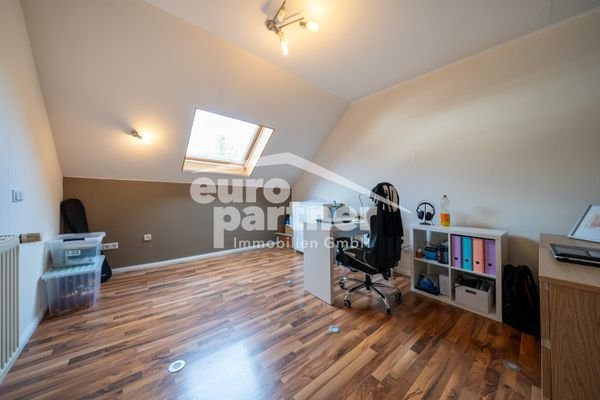 Büro/ Schlafzimmer I (Wohnung II DG)