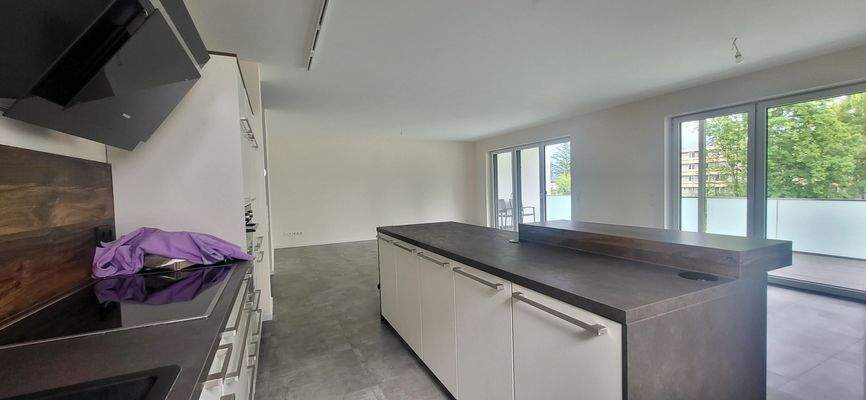 OFFENE HELLE KÜCHE INKLUSIVE EINBAUKÜCHE 