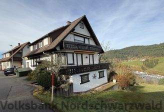 Gepflegtes Zweifamilienhaus in Ortsrandlage