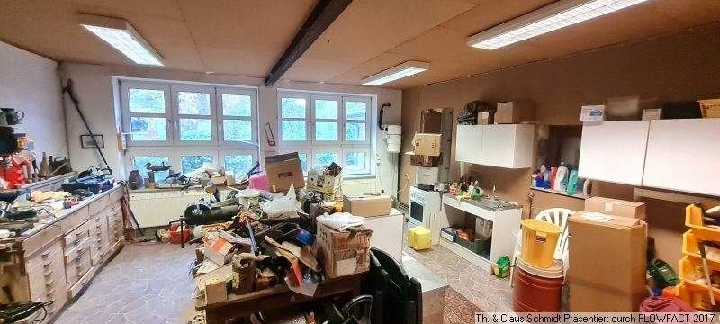 Die angrenzende Werkstatt