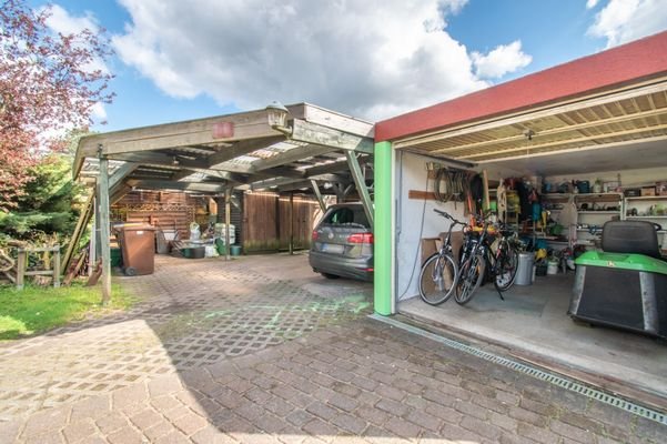 Garage und Carport mit Schuppe