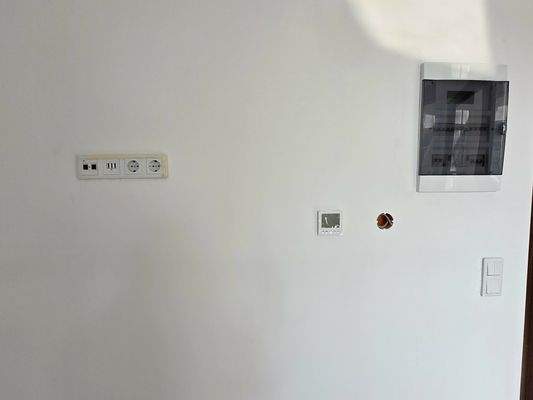 neue-Elektroleitungen und Verteiler