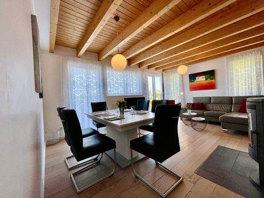 Großer Esstisch.jpeg