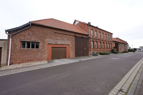 3 - Wohnhaus und Garage.JPG