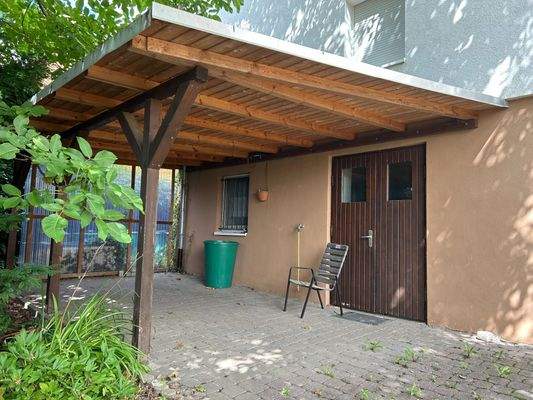 Zugang zum Keller - Carport - überdachte Terrasse
