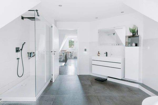 Viel Platz im Badezimmer