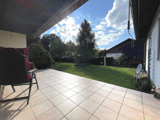 West-Terrasse mit Sonnenmarkise