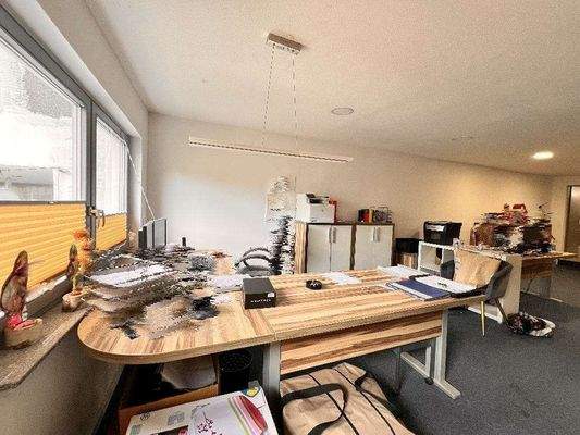 Büro zum Gewerbe mit separa...