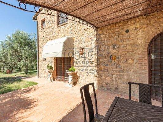 Exklusives toskanisches Landhaus mit Panoramablick auf die Türme von San Gimignano