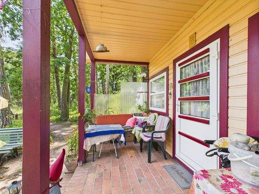 Überdachter Eingangsbereich/Terrasse