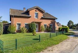 Landhaus mit Zufahrt
