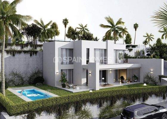 Well-Located Detached Villas with Sea Views in Mijas