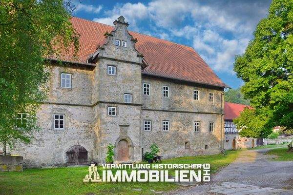 Innenhof-Ansicht Herrenhaus und kleines Schloss