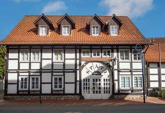 Vorderansicht (Massivbauweise mit Fachwerkverblendung)