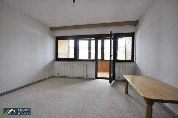 Gemütliche Etagenwohnung - Schlafzimmer 1 mit Zugang in den Wintergarten