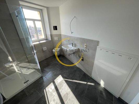 Fertig gestelltes Badezimmer