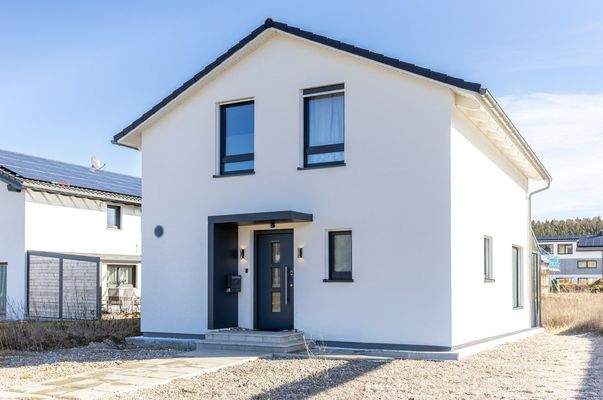 Neues und Nachhaltiges Einfamilienhaus mit geschmackvoller Ausstattung im Neubaugebiet.