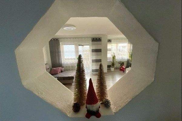 Blick vom Flur ins Wohnzimmer