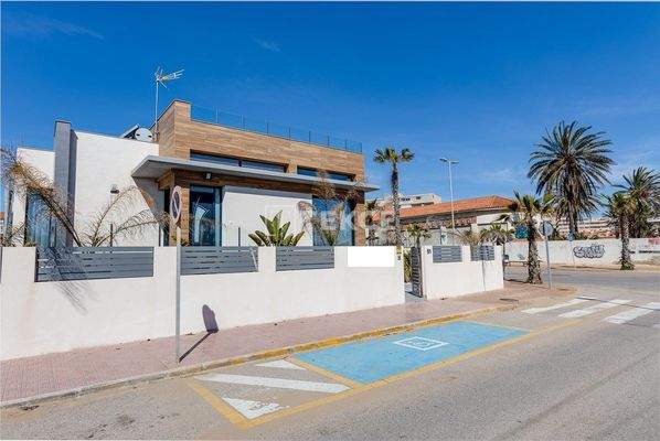 Roomy Detached Villa Near the Beach in Torrevieja Alicante