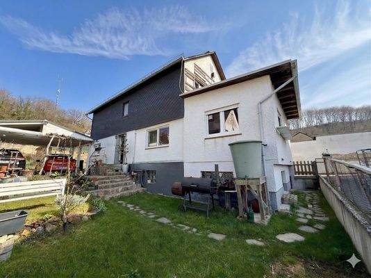 Ansicht Gartenbereich mit Kellerzugang