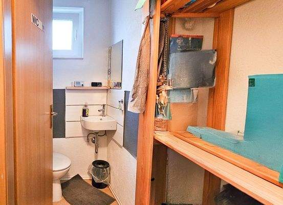 Gäste-WC mit Vorraum