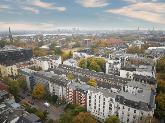 ...über die Rothenbaumchaussee und die Kirche im Turmweg hin zur Alster!