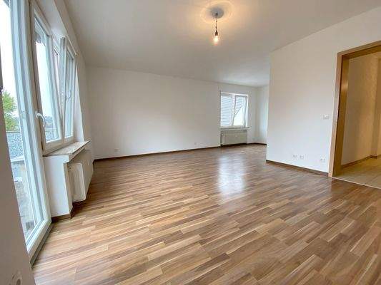 Wohnzimmer mit Balkon_03.JPG