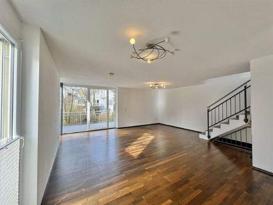 Großer, lichtdurchfluteter Wohn-/Essbereich im EG