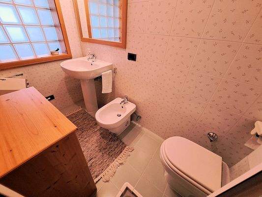 Badezimmer mit Dusche_B.jpg