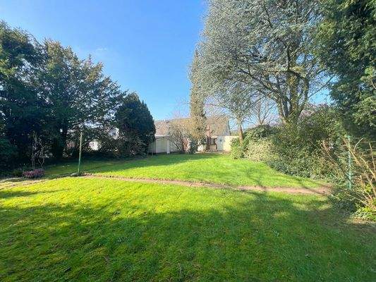 Großer, grüner Garten