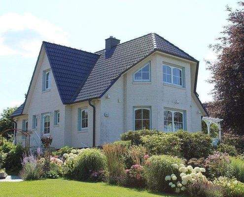 Nord-Ost-Ansicht mit Hauseingang