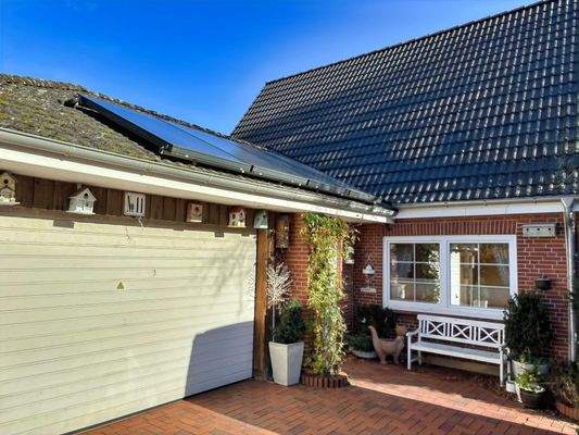 Garage und Eingangsbereich