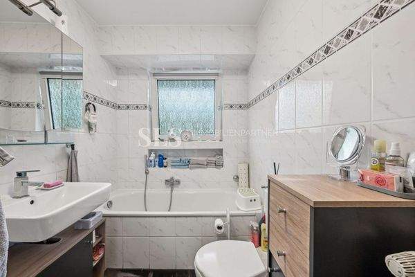 1. OG rechts Badezimmer