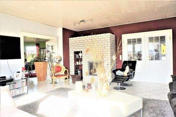 Wohnzimmer mit Kamin