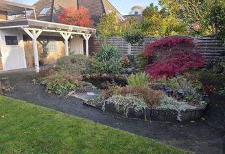 der idyllischer Gartenteich