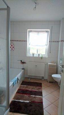 mit Wanne und Dusche