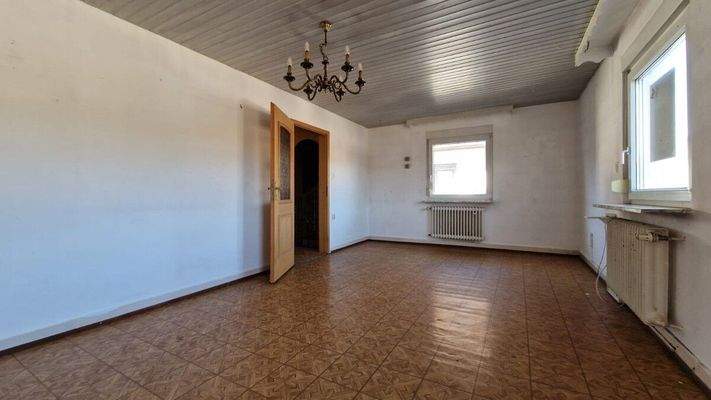 ...im Erdgeschoss mit Wohn-/ Esszimmer...