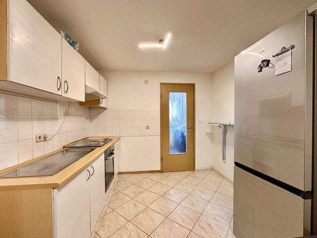 Einbauküche inklusive! Sanierte 3-Raum-Wohnung im Dachgeschoss - Photo 2