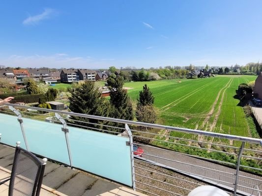 Blick von der Dachterrasse von der Rückseite des Hauses