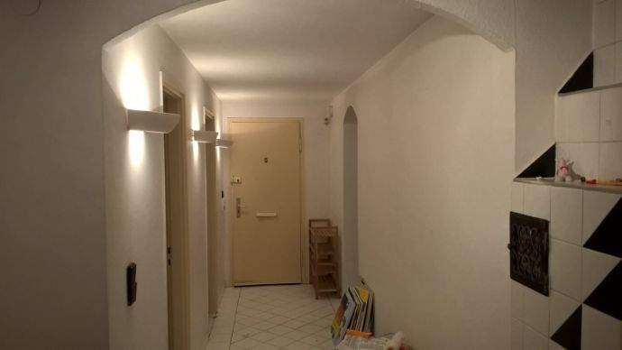 Blick in den Flur zur Eingangstür