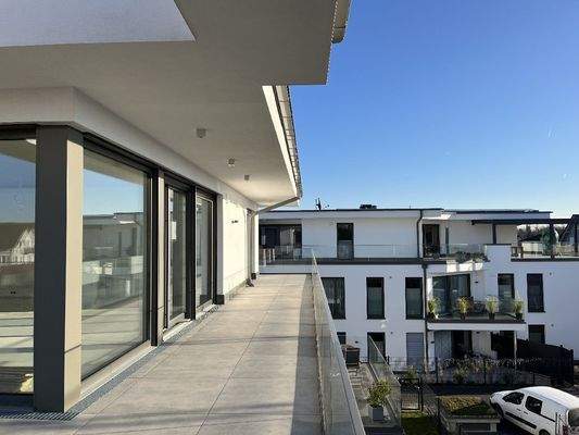 Dachterrasse um die Wohnung